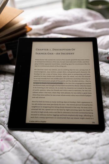 Reading a chapter Far From the Madding Crowd by Thomas Hardy on my Kindle Oasis.